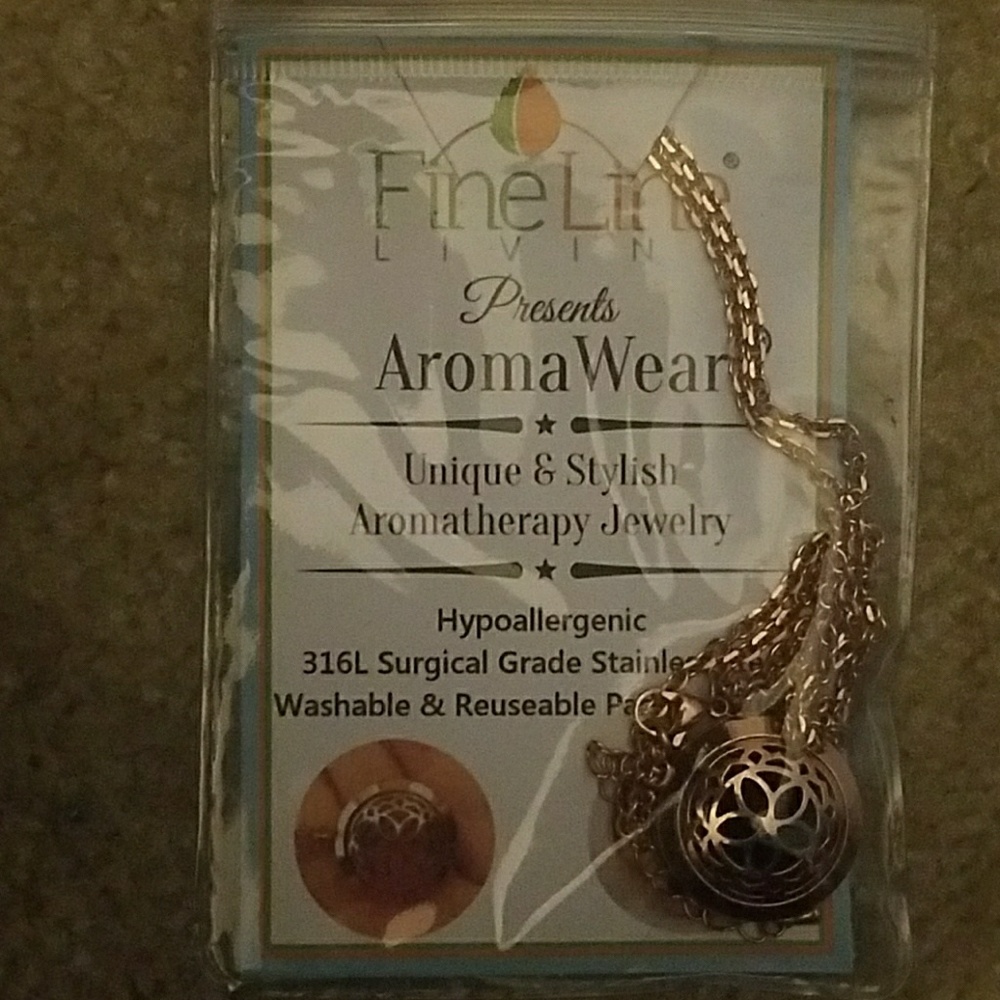 AromaWear rose gold necklace